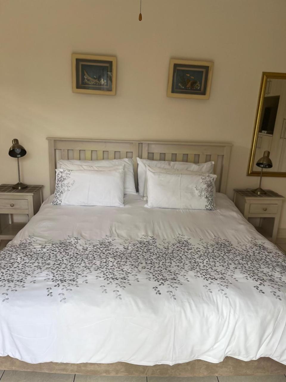 At Sta-Plus Guest House Port Elizabeth Buitenkant foto