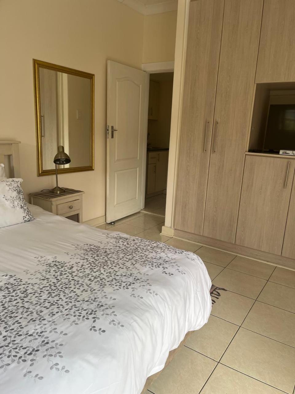 At Sta-Plus Guest House Port Elizabeth Buitenkant foto